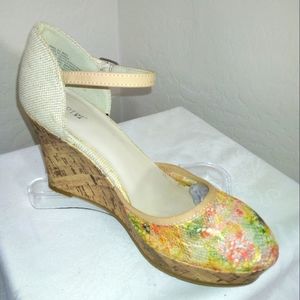 APT. 9 MIMISA Wedge heels